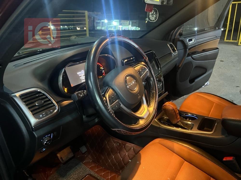 جیپ گراند شیرۆکی